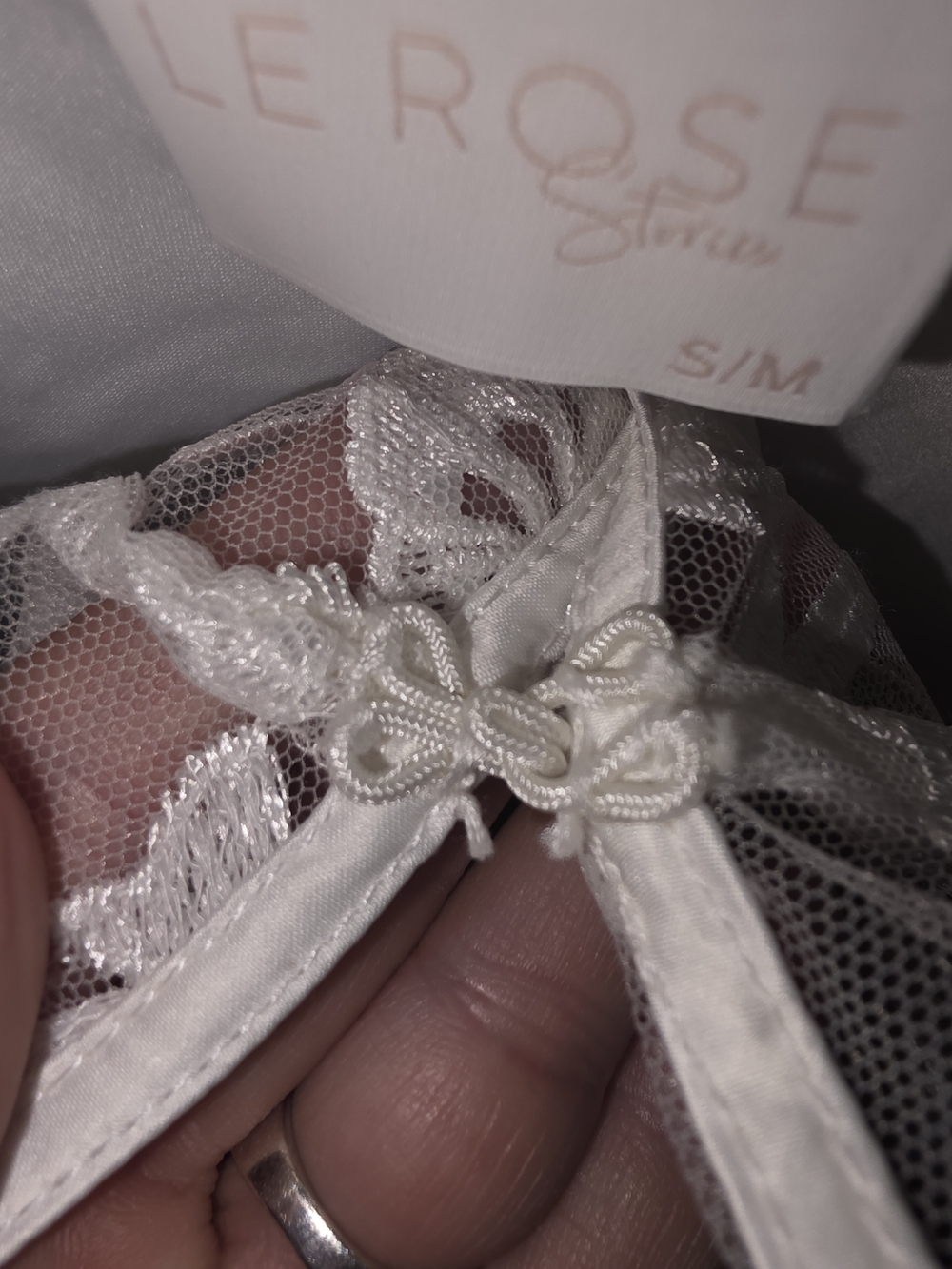 Le Rose White Embroidered Sheer Robe with Slip - Picture 2 of 4
